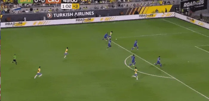 开云-维尼修斯晃开后横传，达尼洛推射破门，巴西1-0克罗地亚